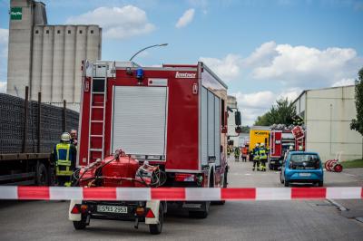 Plochingen: Cyanwasserstoff trat in Firmenhalle aus - Feuerwehr im Grosseinsatz - In der Halle herrschte Explosionsgefahr